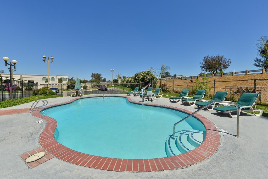 Quality Inn Temecula Valley Wine Country Exterior photo